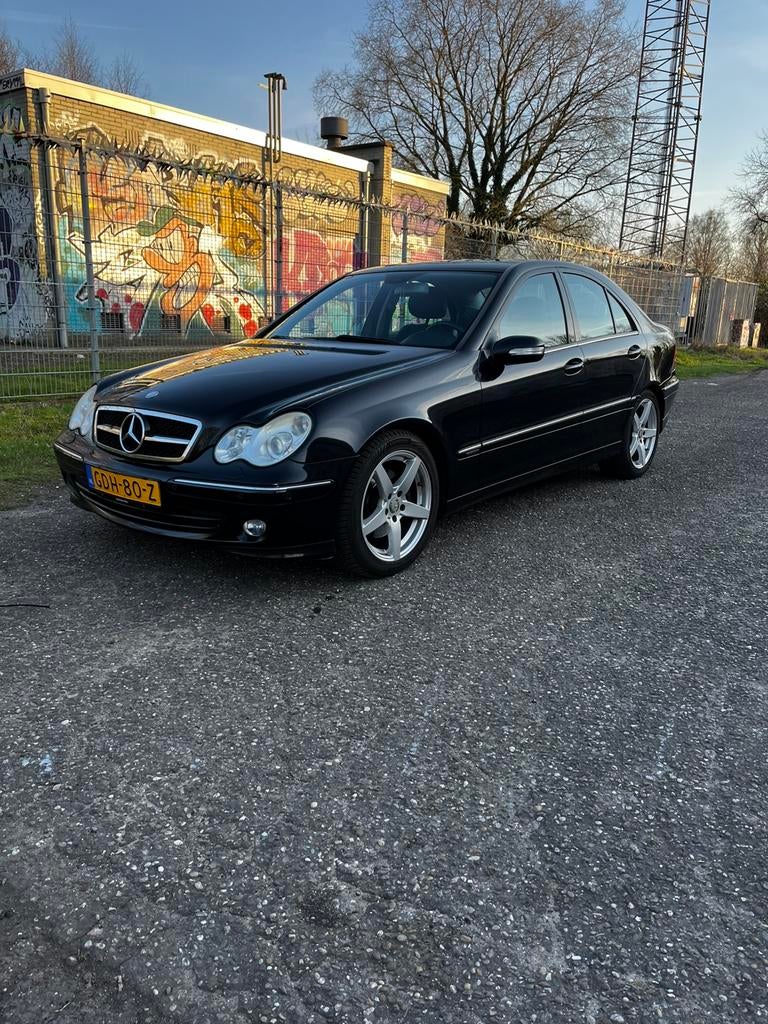 Mercedes C280 C klasse w203, Auto's, Chrysler, Achterwielaandrijving, 1800 kg, Zwart, 1435 kg