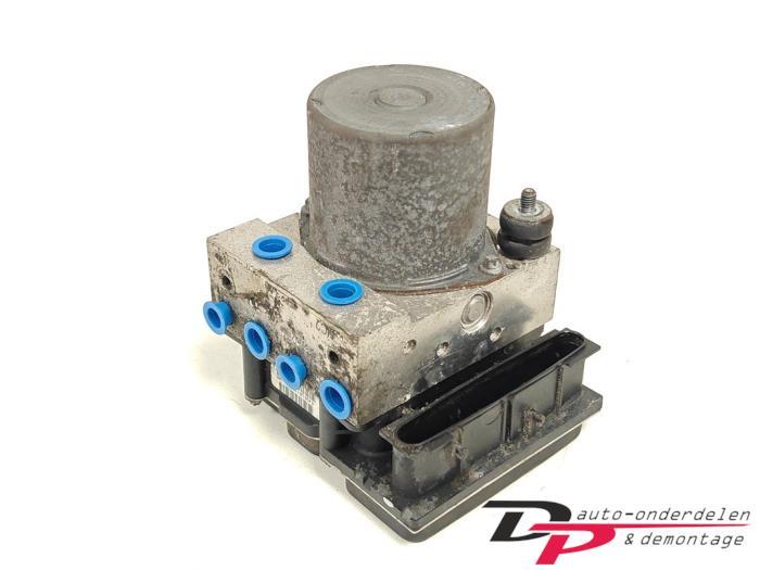 ABS Pomp van een Renault Clio