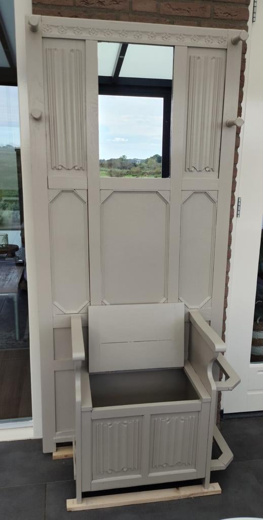 Stoer halmeubel kapstok met klepbankje, Wandkapstok, Gebruikt, Ophalen of Verzenden, 150 tot 200 cm