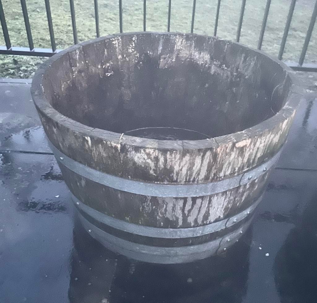 1/2 wijnvat plantenbak, Tuin en Terras, Ophalen of Verzenden, Zo goed als nieuw, Rond