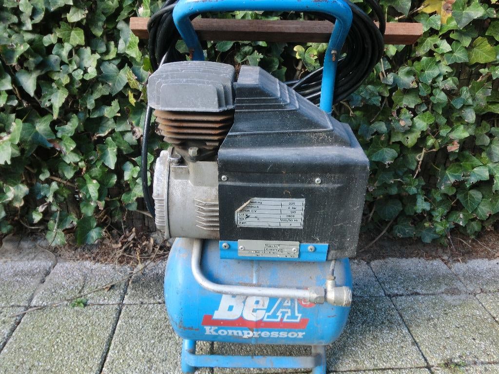 compressor, Doe-het-zelf en Verbouw, Ophalen, Gebruikt, Minder dan 200 liter/min