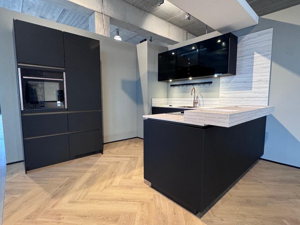 Luxe showroomkeuken compleet met Neff apparatuur, Huis en Inrichting, Keuken | Complete keukens, Nieuw, Overige typen, Zwart, Kunststof