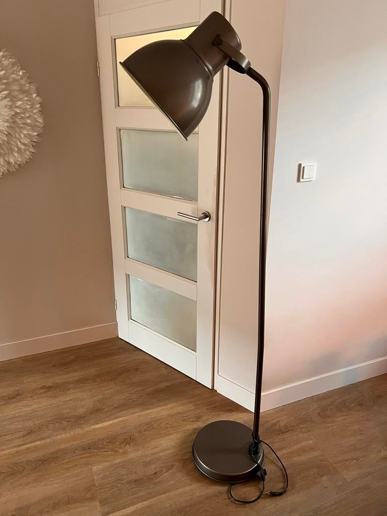 Ikea Hektor Vloerlamp Gratis, Huis en Inrichting, Lampen | Vloerlampen, Ophalen, Gebruikt, Metaal, 150 tot 200 cm