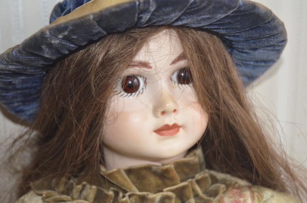 'Antieke' pop, biscuit (heet dat zo?) hoofd (2), Verzamelen, Poppen, Ophalen of Verzenden, Gebruikt, Pop