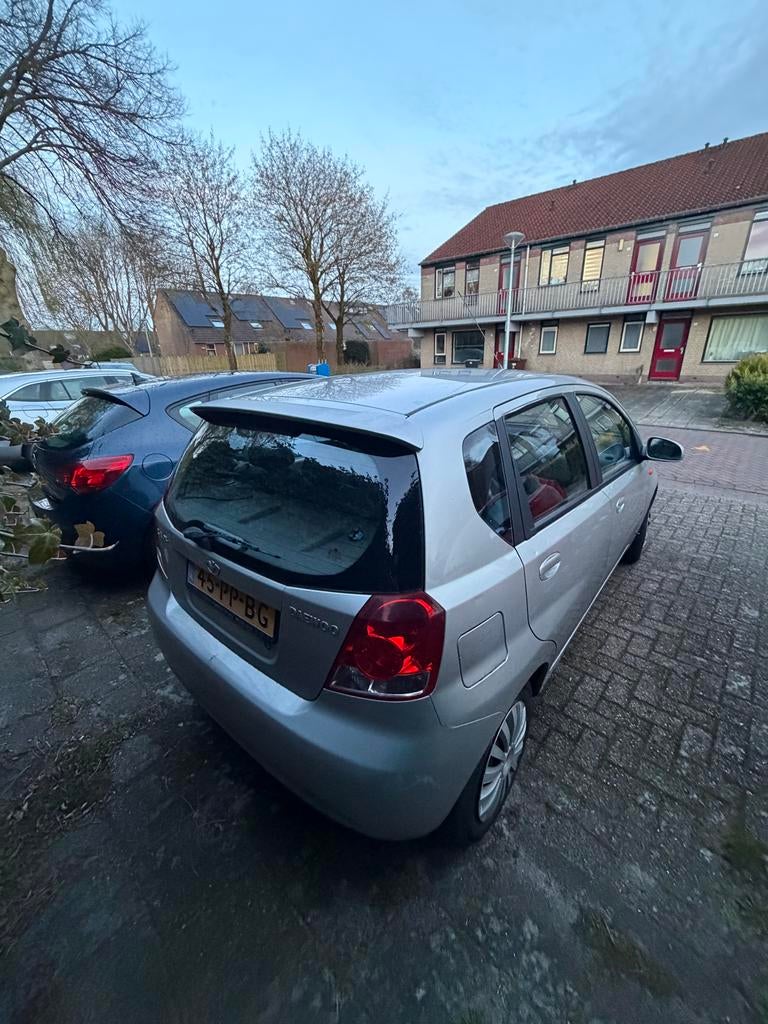 Daewoo Kalos 1.4 16V AUT 2004 Grijs, NAP, Auto's, Daewoo, 40 €/maand, 4 cilinders, 93 pk, Particulier