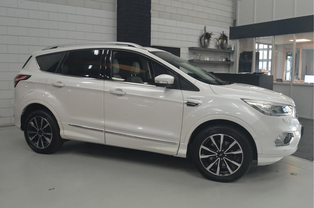 Ford Kuga 1.5 EcoBoost Vignale // PANO // CAMERA // TREKHAAK, Automaat, Euro 6, 4 cilinders, 1850 kg