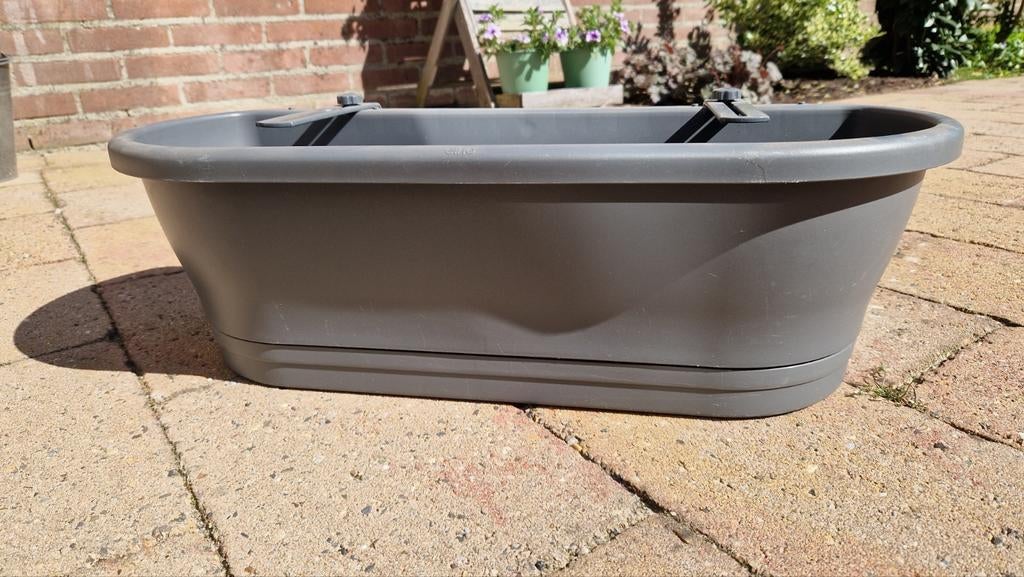 Elho bloembak (60cm) voor balkon/reling met waterreservoir, Kunststof, Minder dan 30 cm, Ophalen of Verzenden, Zo goed als nieuw