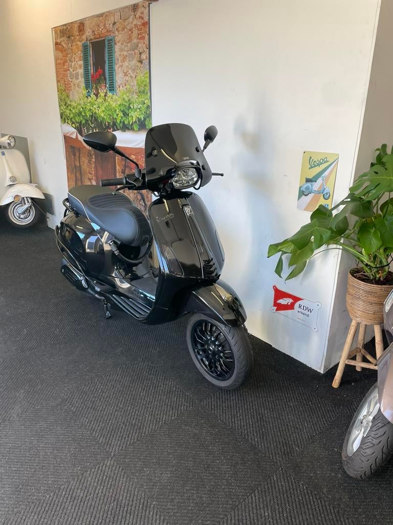 Vespa Sprint 50 4T 4V // 2017 // Zwart // Brom 45 KM, Ophalen, Gebruikt, Overige modellen, Maximaal 45 km/u