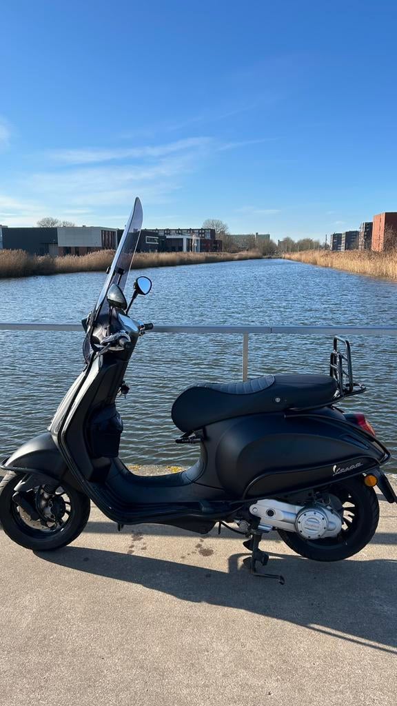 Vespa Sprint 2020 Notte (Matzwart) 2de eigenaar, Fietsen en Brommers, Scooters | Vespa, Ophalen, Zo goed als nieuw, Benzine