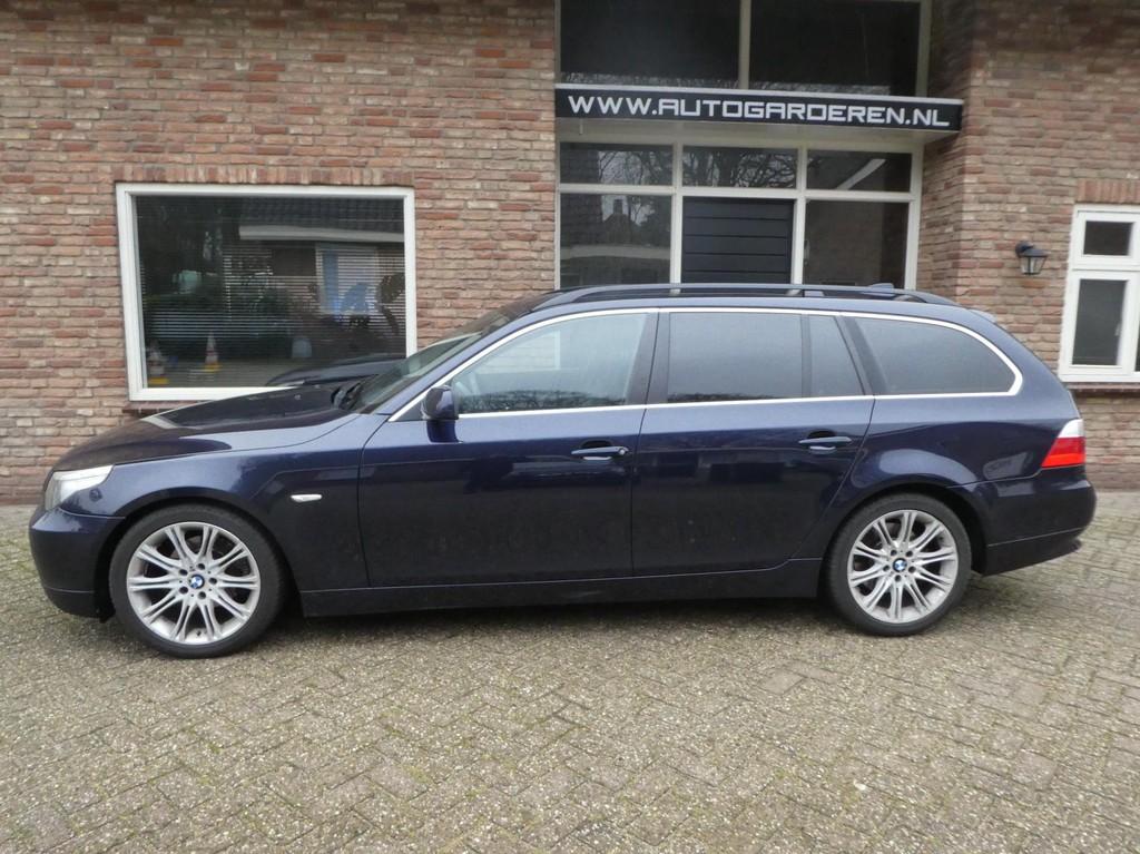 BMW 5-serie Touring 523i Executive Automaat / Leder / Navi, Auto's, Automaat, Achterwielaandrijving, Zwart, 2497 cc