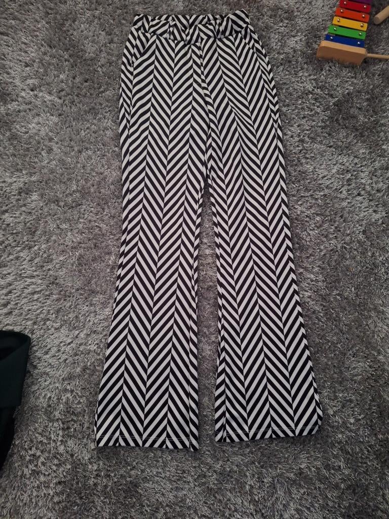 Zwart/wit travel flared broek, maat s, Verzenden, Zwart, Zo goed als nieuw, Maat 36 (S)