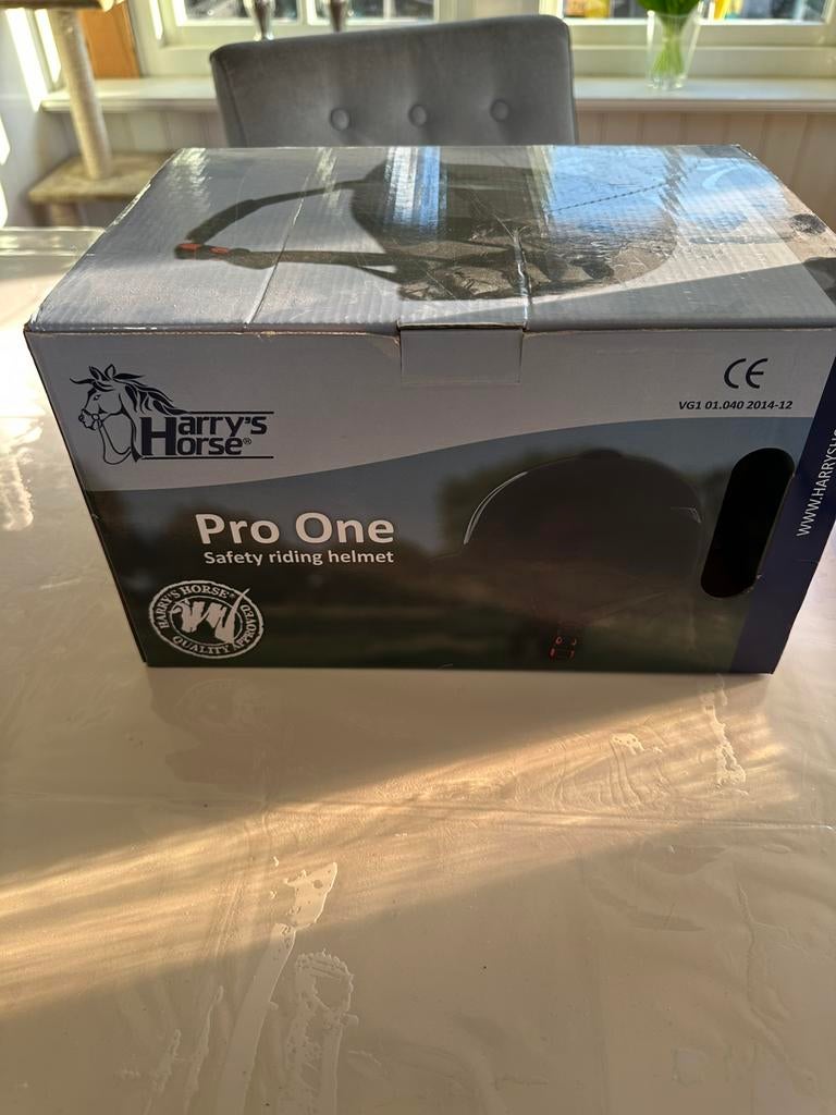 Paardrijcap zgan, Dieren en Toebehoren, Paardrijkleding, Ophalen of Verzenden, Zo goed als nieuw, Dressuur, Cap