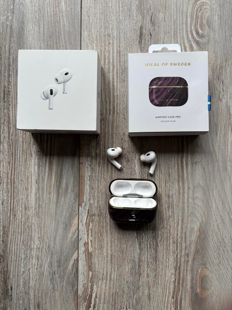 AirPods Pro 2 (orgineel) met Ideal of Sweden hoesje, Ophalen of Verzenden, Zo goed als nieuw
