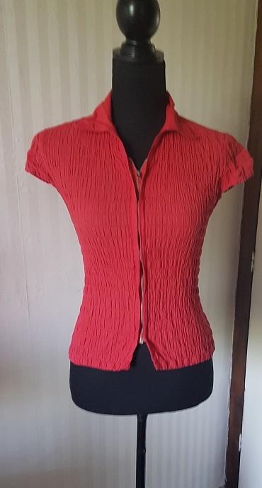 Leuke top in rood met mooie pasvorm, 36/38, even kijken., Kleding | Dames, Tops, Gedragen, Maat 36 (S), Rood, Korte mouw, Verzenden