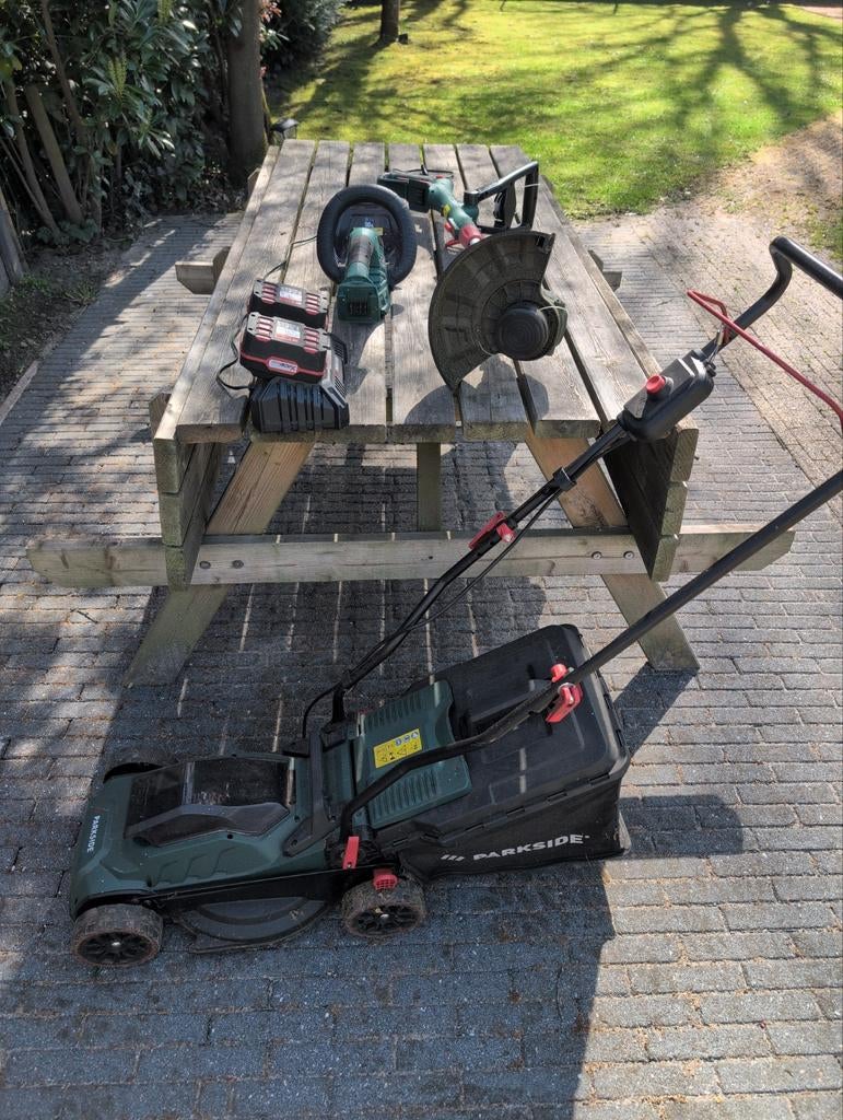 Parkside set o.a. grasmaaier en meer met accu's en Lader, Tuin en Terras, Grasmaaiers, Ophalen, Cirkelmaaier, Gebruikt, Accu-grasmaaier