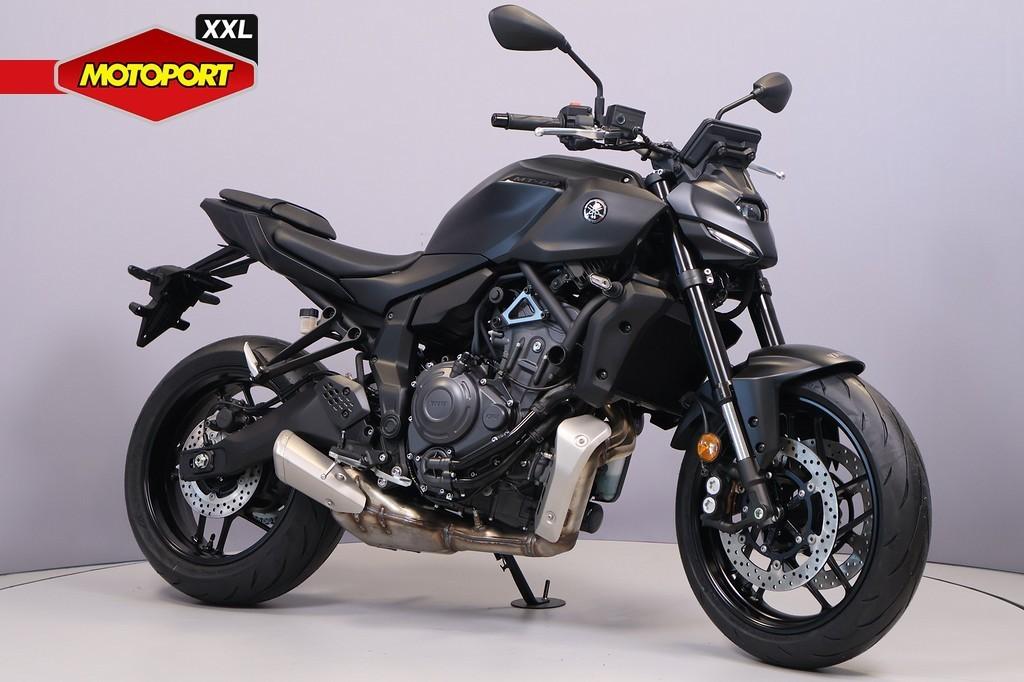 Yamaha MT 07, Bedrijf, Naked bike