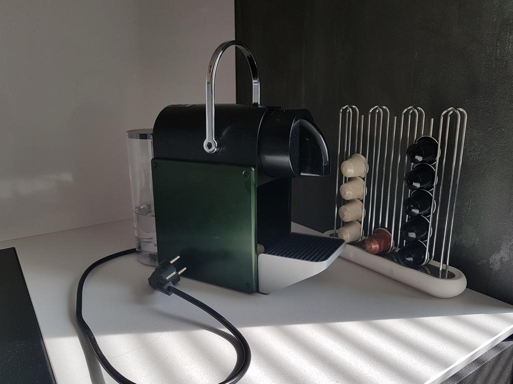Nespresso Pixie, en capsulehouder, Ophalen, Espresso apparaat, Zo goed als nieuw, 1 kopje