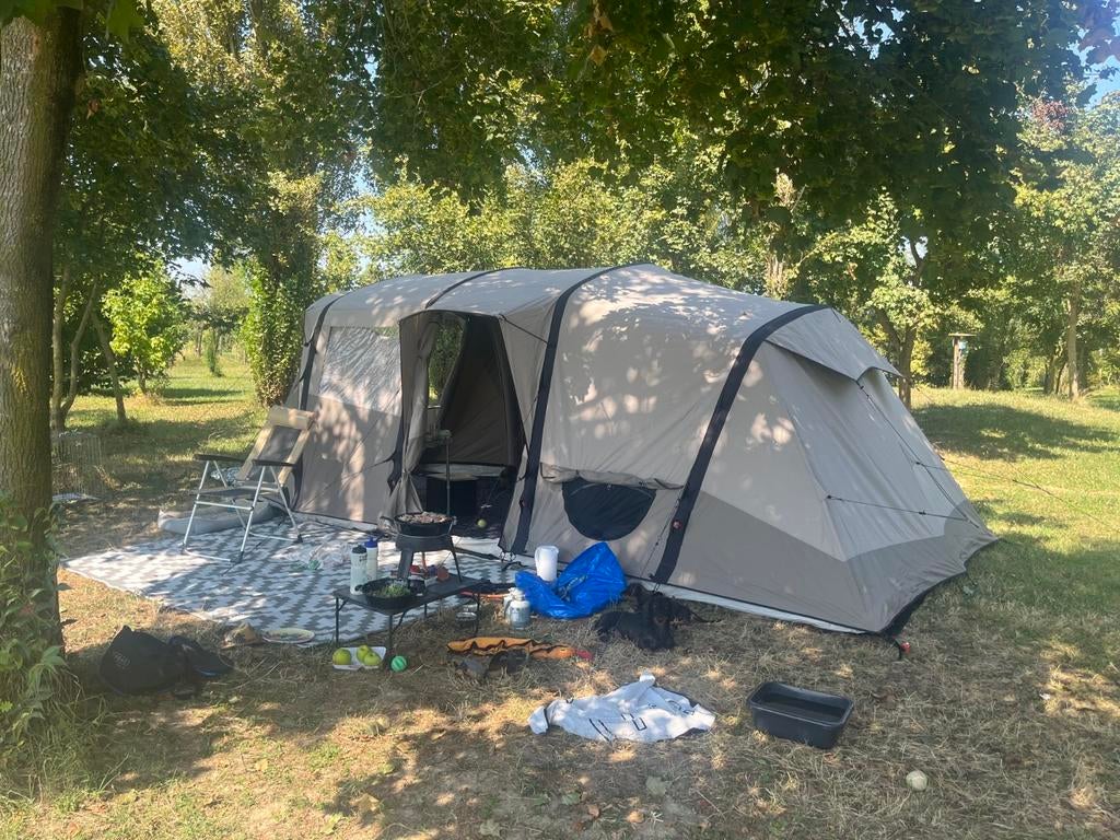 Decathlon opblaasbare tent 6 persoons - Zo goed als nieuw, Caravans en Kamperen, Ophalen of Verzenden, Zo goed als nieuw