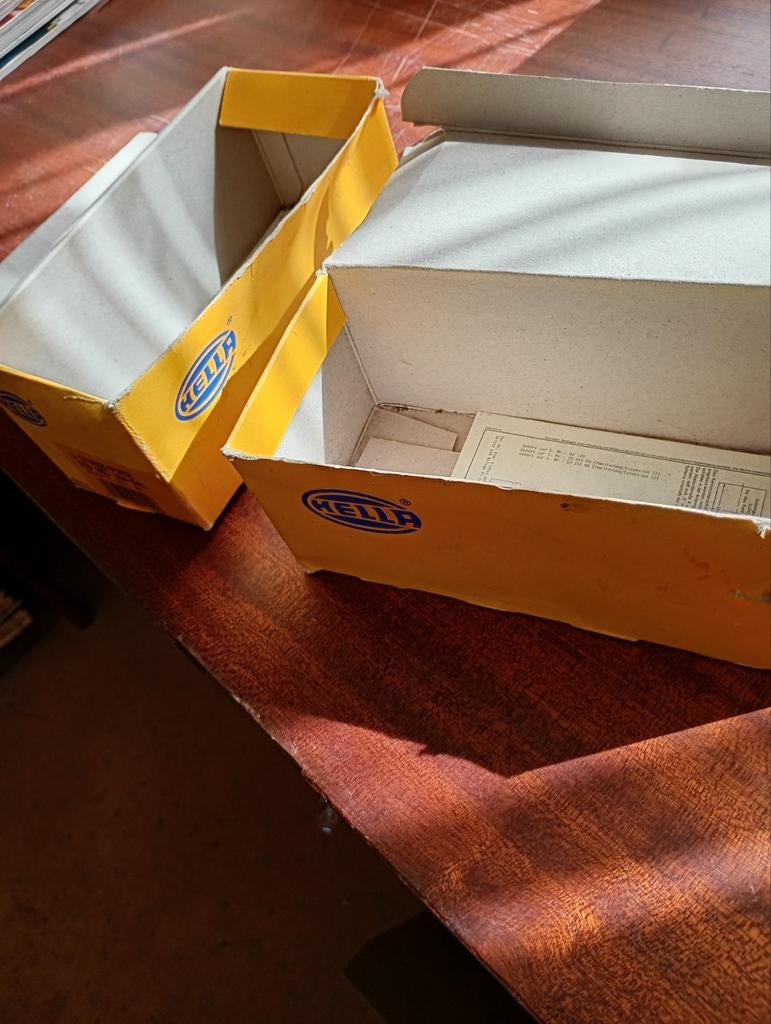 2 lege doosjes Hella verlichting, Ophalen of Verzenden, 1980 tot 1990
