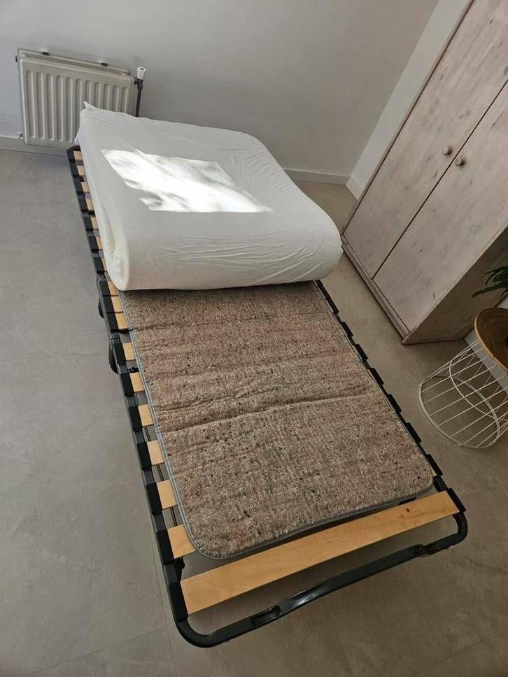 Opklapbed met natuurlatex matras. Goede staat en comfortabel, Ophalen, 90 cm, Eenpersoons, 190 cm of minder