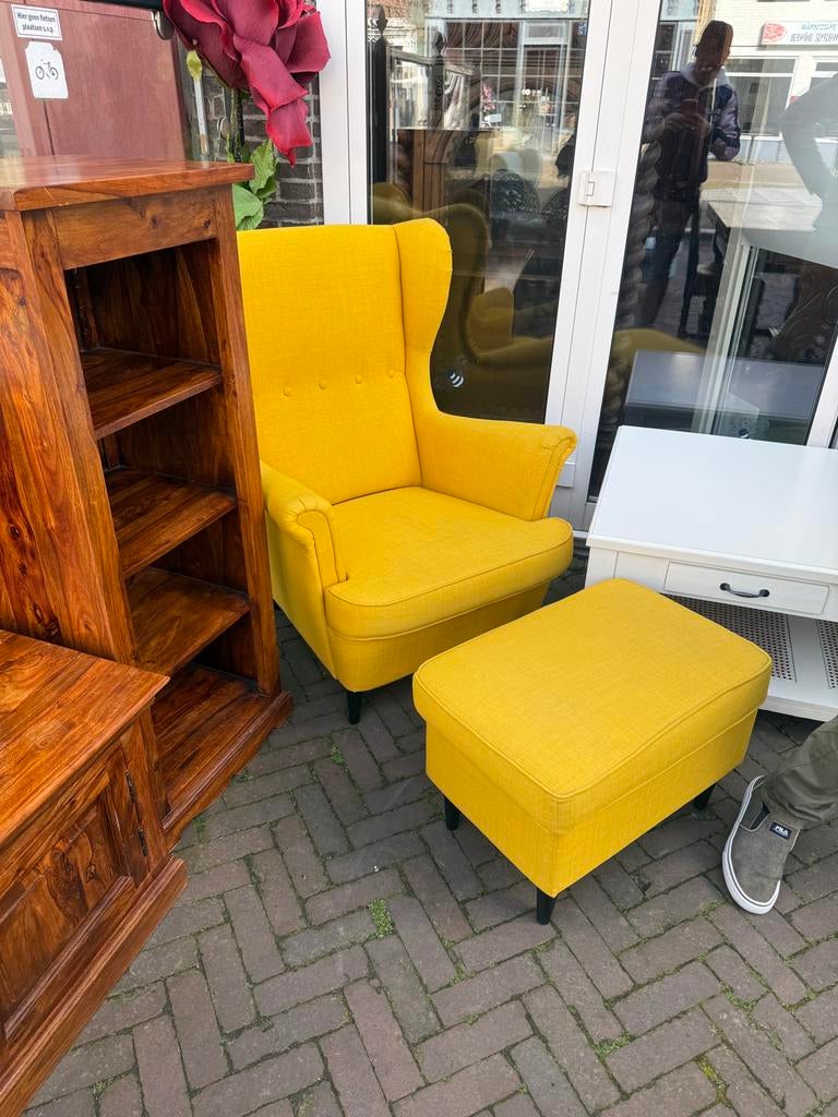 €30.- vandaag weg! Ikea Strandmon Stoel met Voetenbank Geel, Huis en Inrichting, Fauteuils, Ophalen, Gebruikt, Stof, 75 tot 100 cm