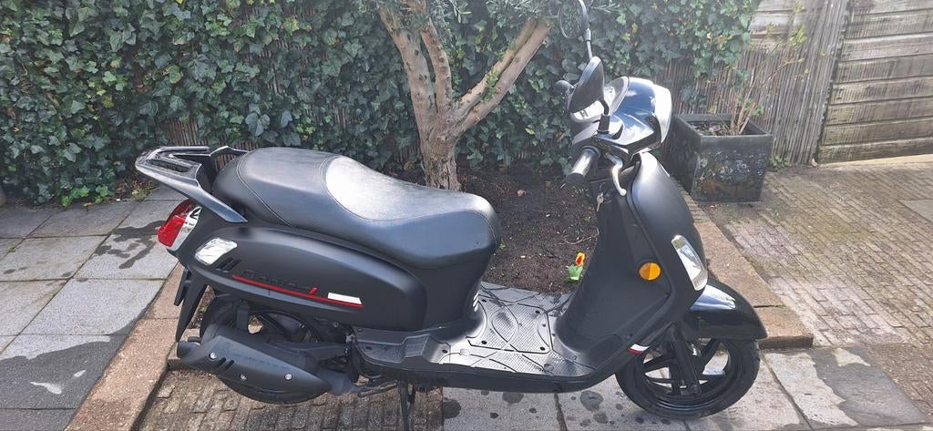Sym Fiddle II scooter - Zwart, zo goed als nieuw, Fietsen en Brommers, Scooters | SYM, Ophalen, Maximaal 45 km/u, Zo goed als nieuw