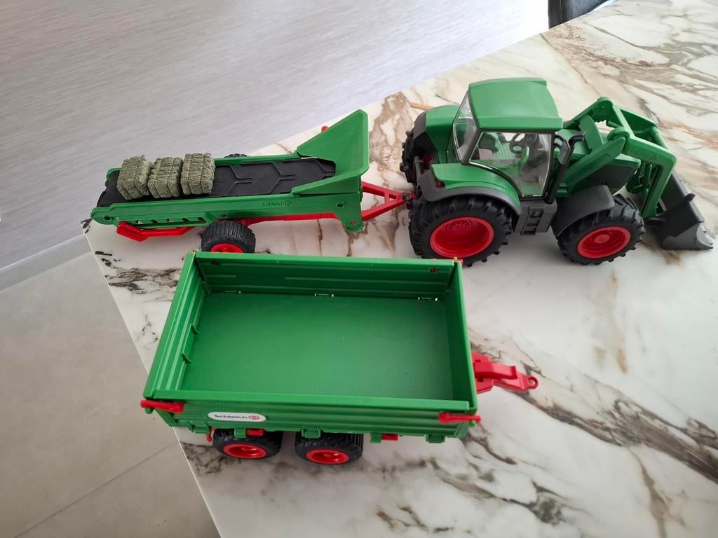 Schleich Farm world- tractor met 2 aanhangwagens, Ophalen of Verzenden, Zo goed als nieuw