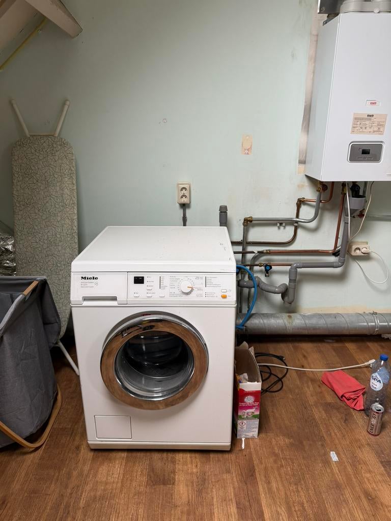 Miele W3241 wasmachine softcare system, Ophalen, Zo goed als nieuw, 85 tot 90 cm, 1200 tot 1600 toeren