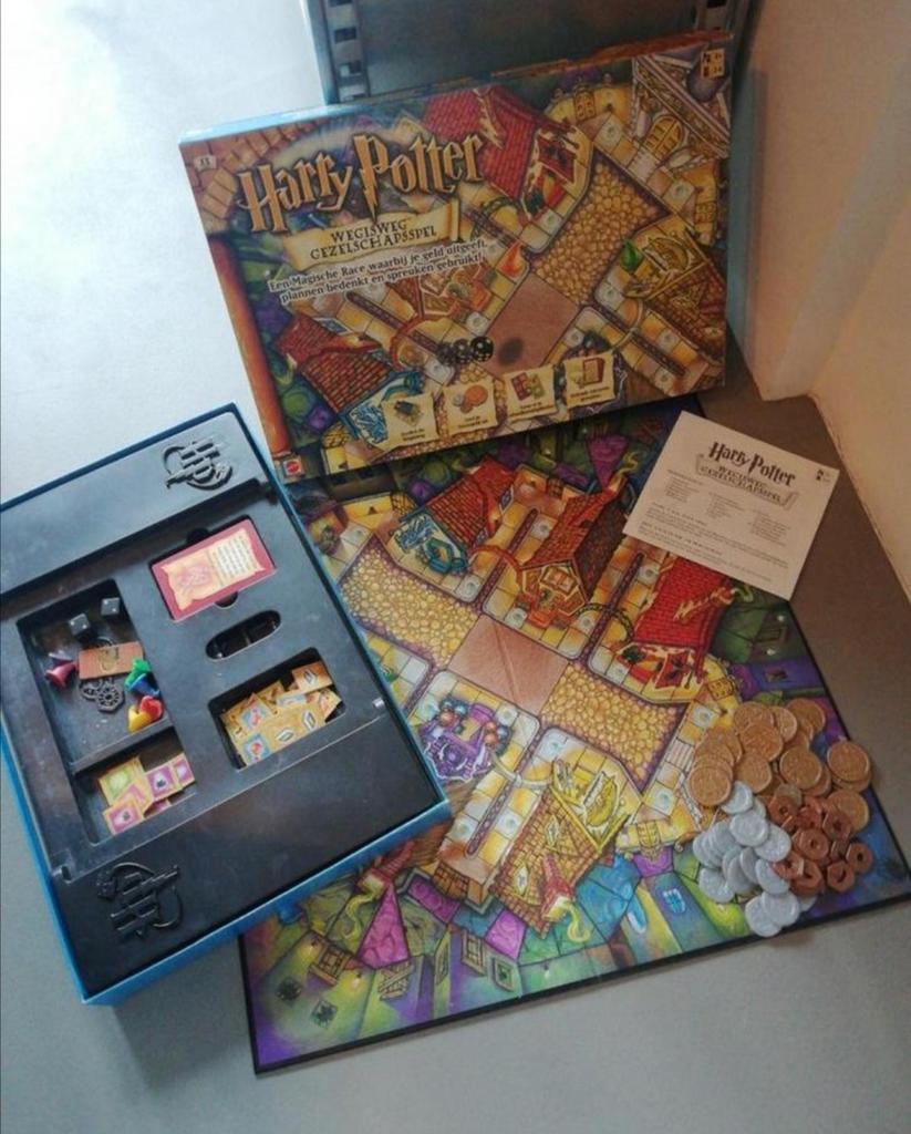 Wegisweg, Harry potter bordspel, Vijf spelers of meer, Ophalen of Verzenden, Zo goed als nieuw
