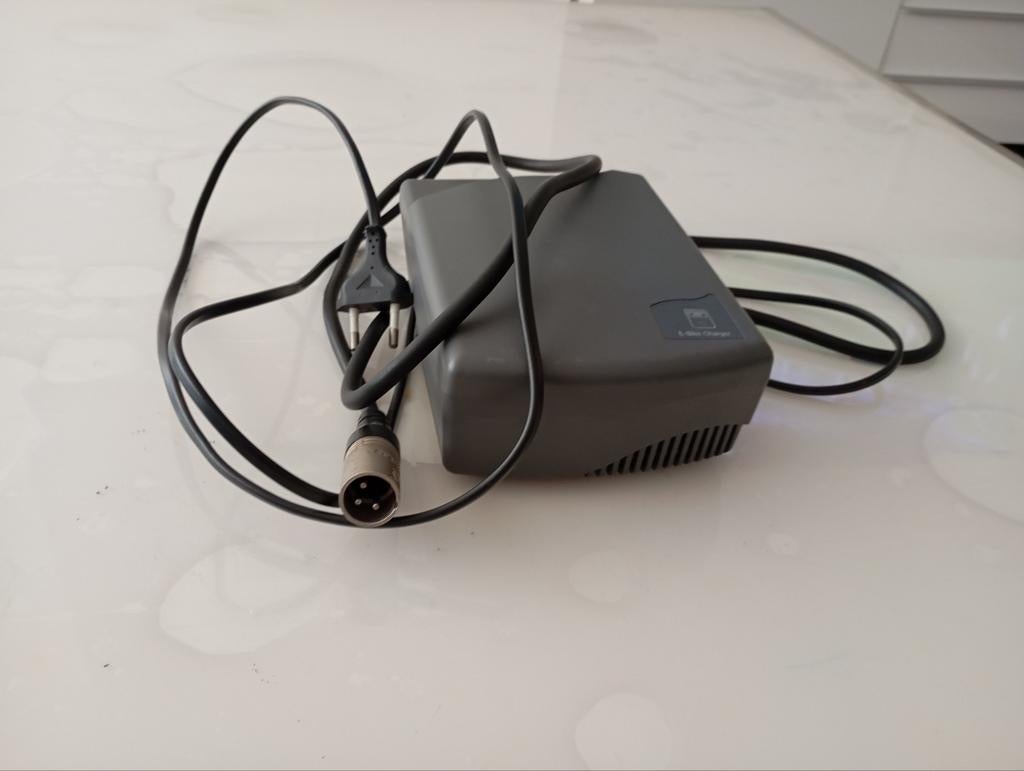 Oplader Sparta ion, Batavus, konga, Ophalen of Verzenden, Gebruikt