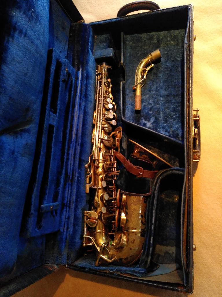 Buescher 400 Top Hat & Cane Altsax, Muziek en Instrumenten, Ophalen of Verzenden, Gebruikt, Alt, Met koffer