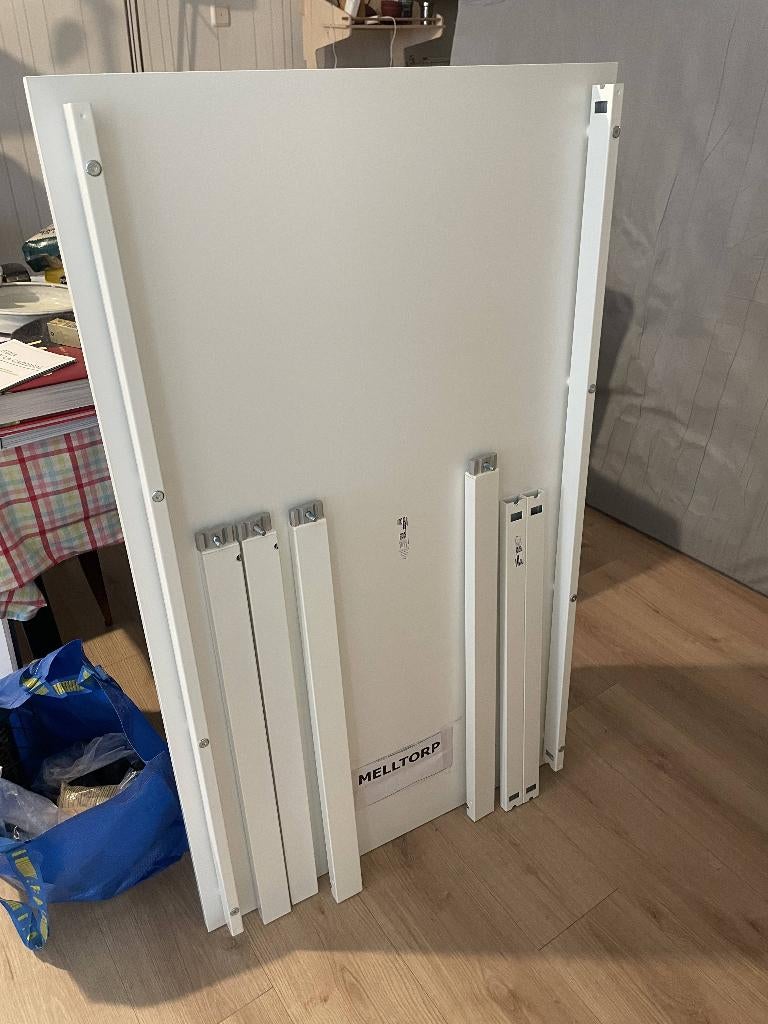 Bonita mesa de escritorio blanca MELLTORP de IKEA, Huis en Inrichting, Ophalen