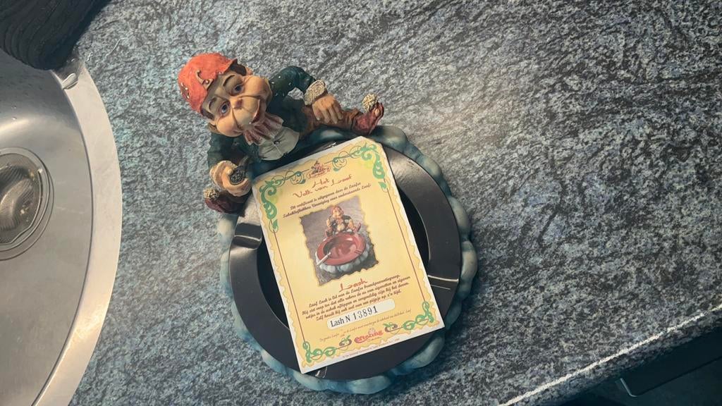 Laaf asbak met paspoort, Verzamelen, Beelden en Beeldjes, Ophalen of Verzenden, Zo goed als nieuw, Dier