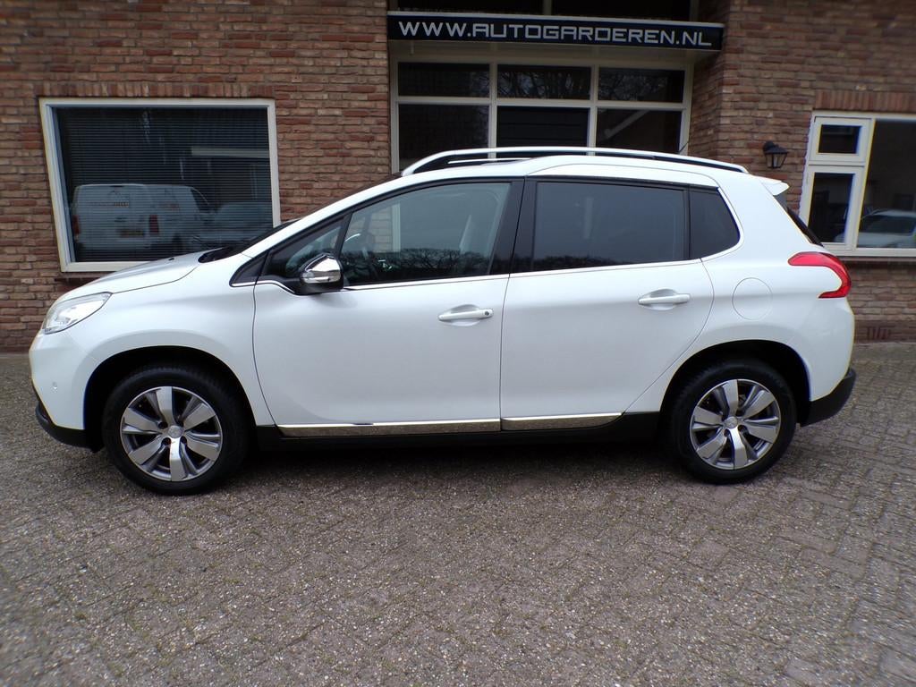 Peugeot 2008 1.6 VTi Allure Automaat / Navi / Clima / Panora, Euro 5, 15 km/l, Gebruikt, Zwart