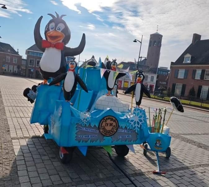 Carnavalspoppen pinguïns en ijsschotsen, Ophalen, Zo goed als nieuw, Overige typen, Carnaval