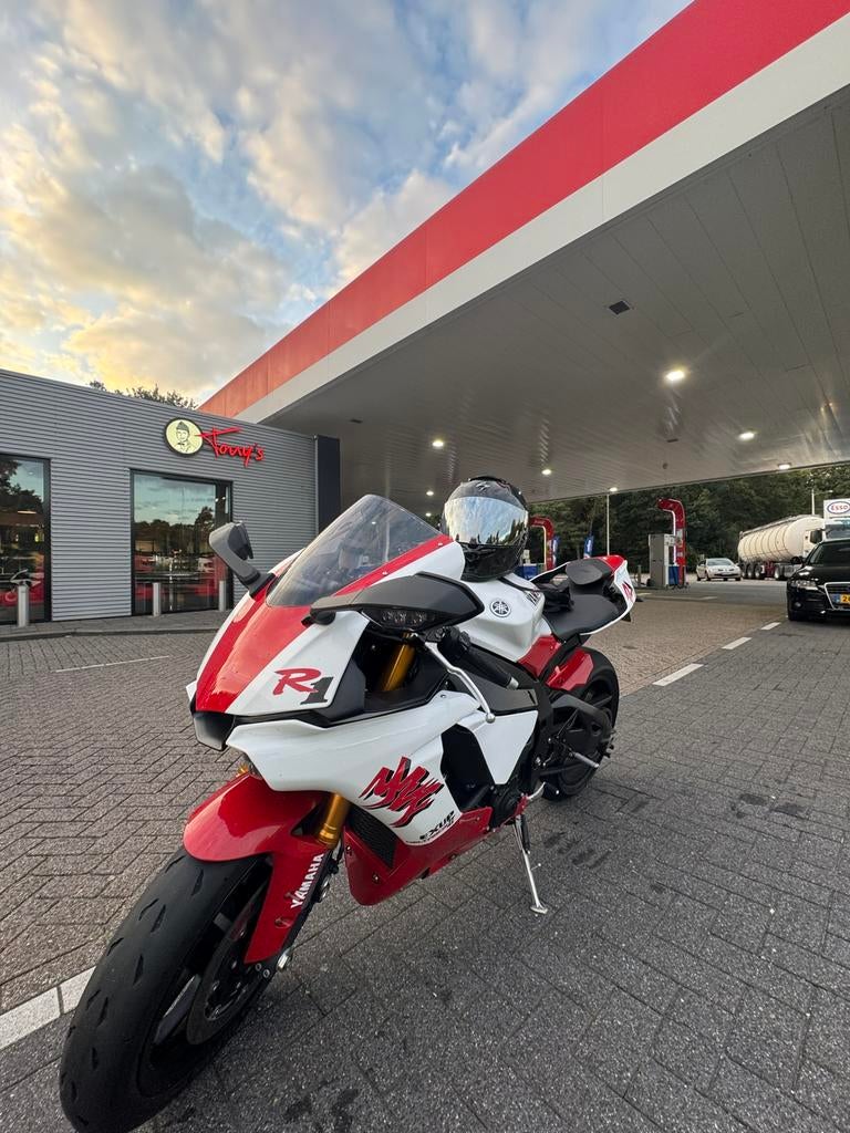 Yamaha R1 - 20th anniversary editie/dealer onderhouden