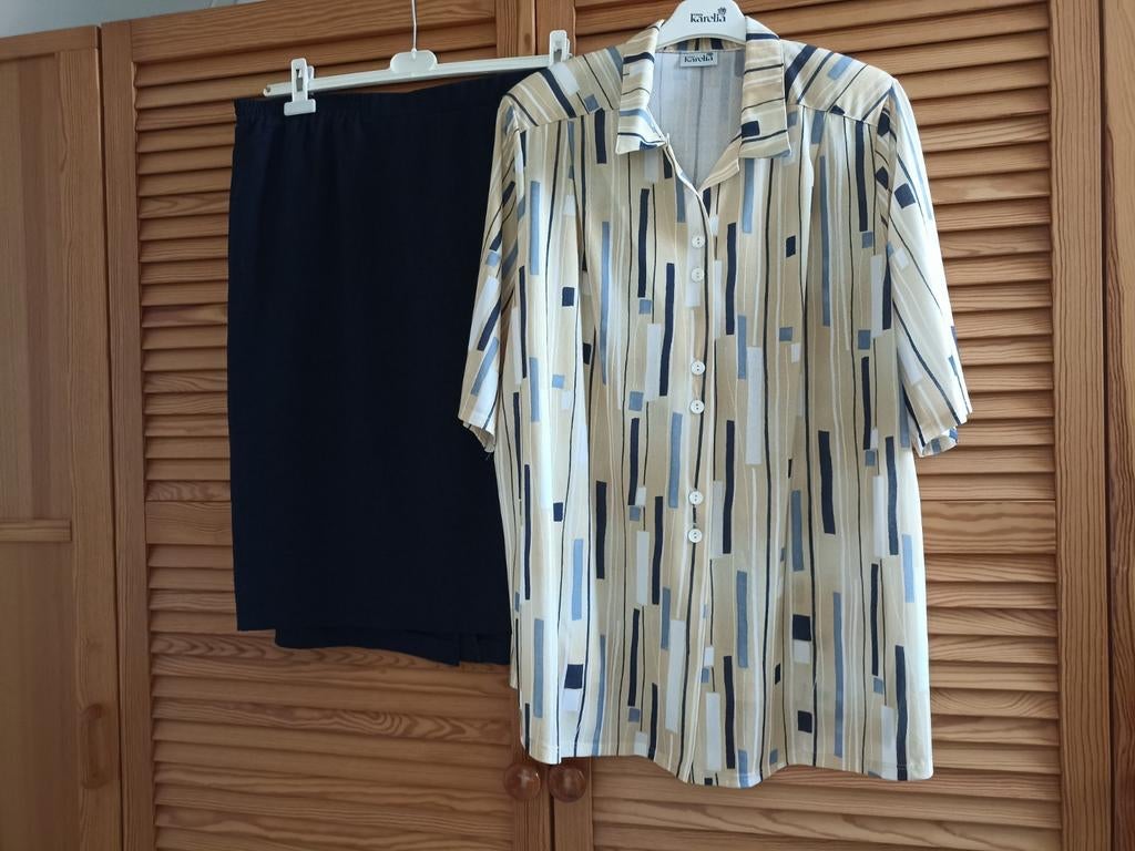 Karelia blouse en rok, Kleding | Dames, Blouses en Tunieken, Zo goed als nieuw, Maat 46/48 (XL) of groter, Ophalen of Verzenden