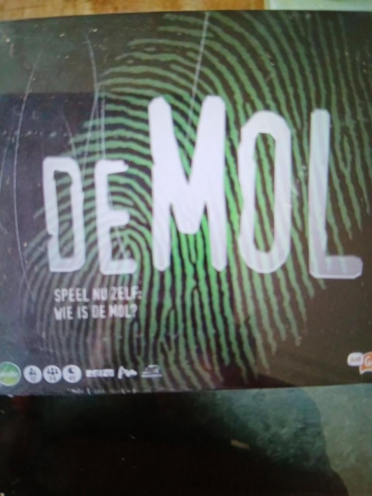 Wie is de mol?, Hobby en Vrije tijd, Gezelschapsspellen | Kaartspellen, Drie of vier spelers, Ophalen of Verzenden, Nieuw, Just Games