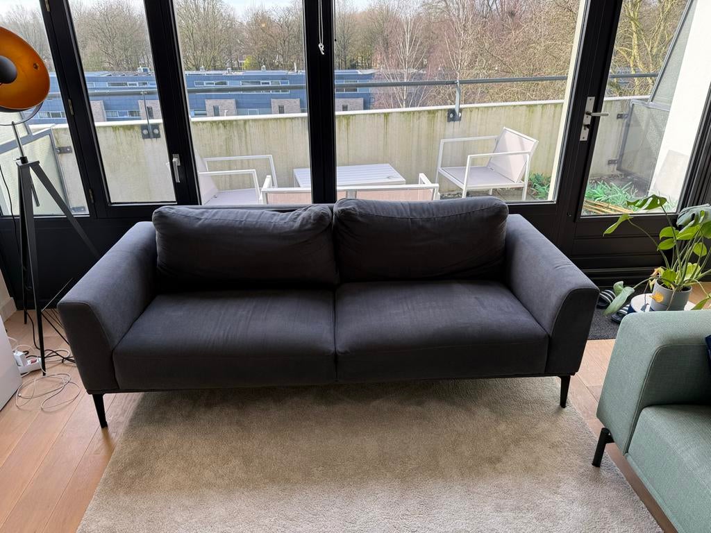 Donkergrijze driepersoonsbank, Ophalen, Gebruikt, Driepersoons, 75 tot 100 cm