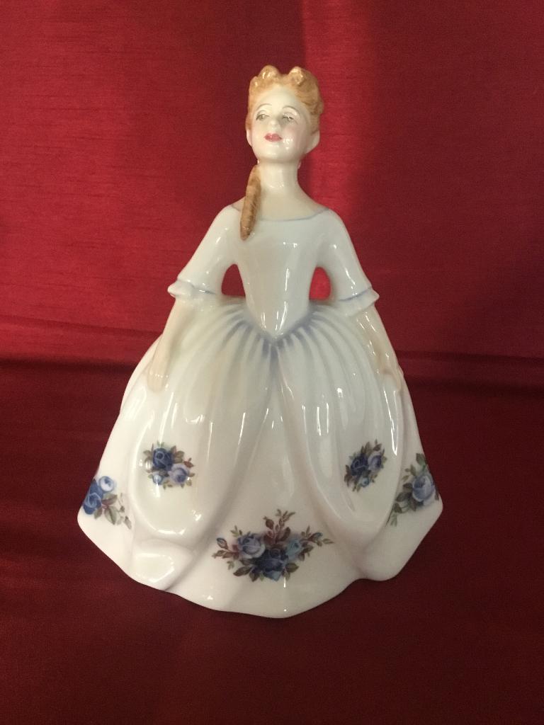 Royal Albert MOONLIGHT ROSE BEELDJE, Ophalen of Verzenden