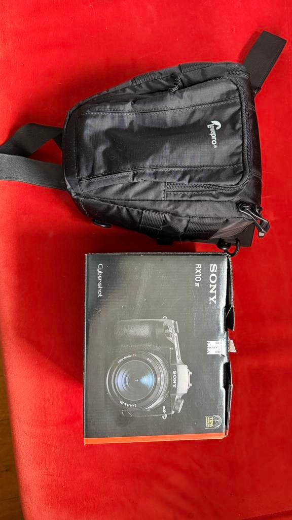 Sony RX 10 IV ( mark 4 ) + Sandisk 256 GB + Lowepro, Compact, Zo goed als nieuw, Sony, 8 keer of meer