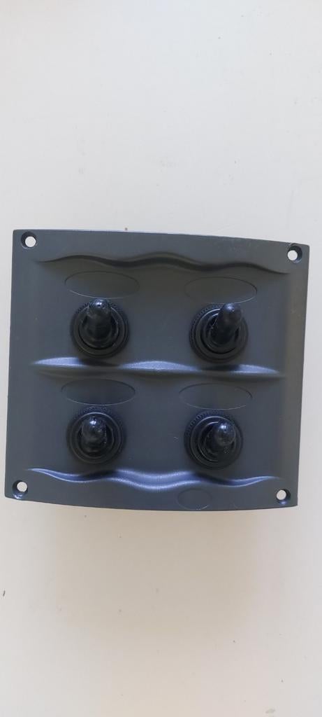 Kunststof Schakelpaneel 4 schakelaars, Ophalen of Verzenden, Zo goed als nieuw, Kabel of Apparatuur