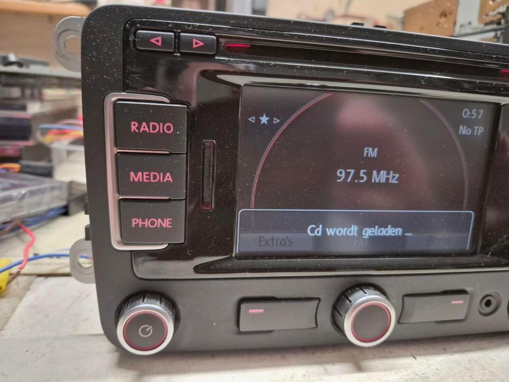 VW RNS310 cd defect, Auto diversen, Autoradio's, Ophalen of Verzenden, Gebruikt