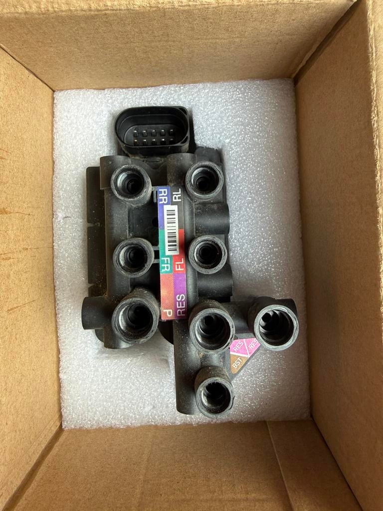 Luchtkleppenblok en 2 oem voorste luchtbalgen audi q7, Ophalen of Verzenden, Gebruikt, Audi