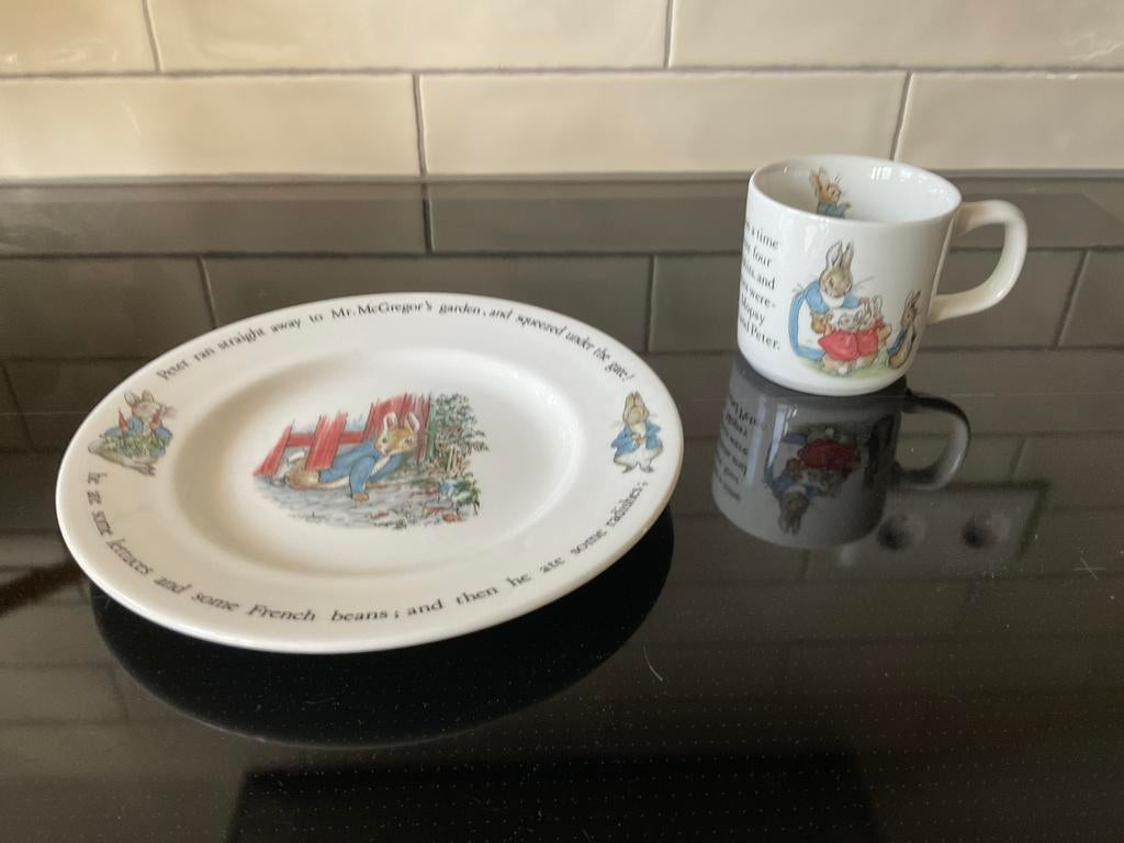 Wedgwood Peter Rabbit ontbijtbordje en beker, nieuwstaat!, Huis en Inrichting, Keuken | Servies, Ophalen of Verzenden, Zo goed als nieuw