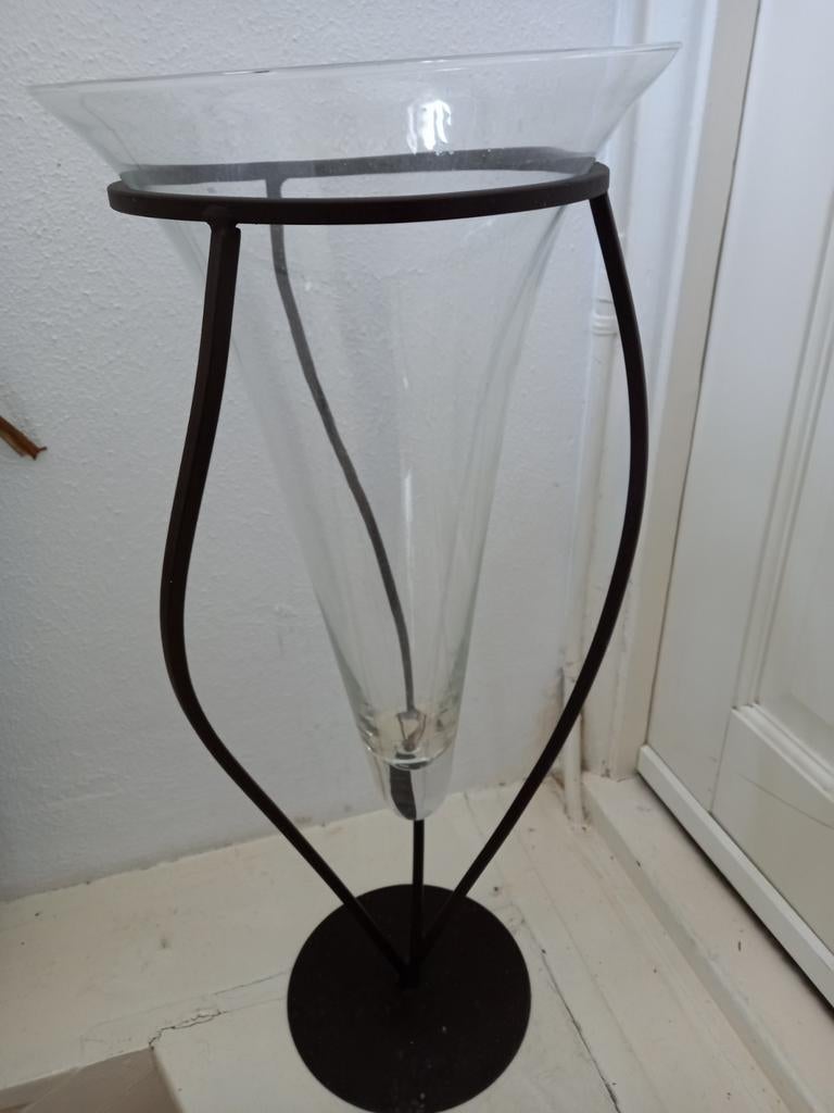 Zware stander met vaas, Huis en Inrichting, Woonaccessoires | Vazen, Ophalen of Verzenden, Overige kleuren, Glas, 50 tot 75 cm