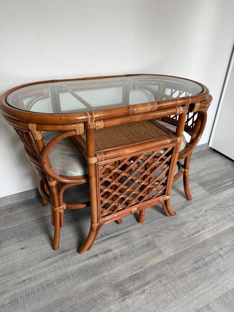 Rotan theetafel met glazen blad en twee stoelen, Ophalen, Gebruikt, 50 tot 100 cm, Glas