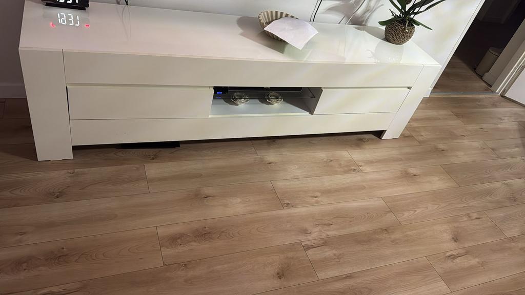 Tv kast wit, Ophalen