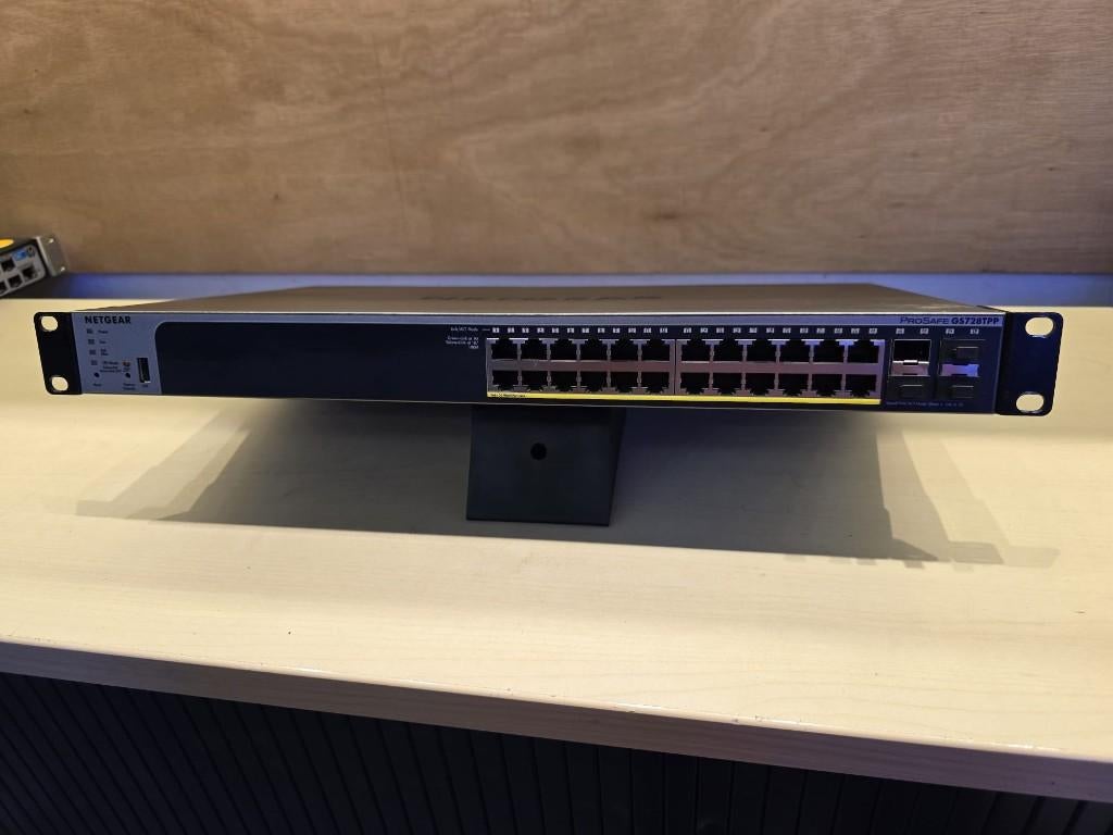 NETGEAR ProSAFE GS752TPP – 48-Poorts Gigabit PoE+ Switch, JethroMeijers, Refurbished, Ophalen of Verzenden, Info@jethromeijer.com