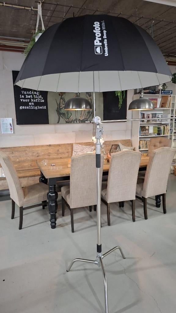 Profoto Umbrella Deep studiokap gemonteerd op een statief., Ophalen, Zo goed als nieuw, Statief of Scherm